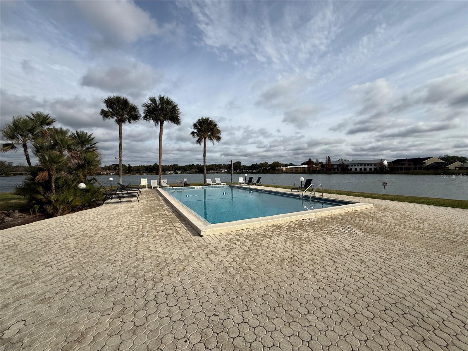 LAKE BENTLEY SHORES CONDO PH 01 - Residential