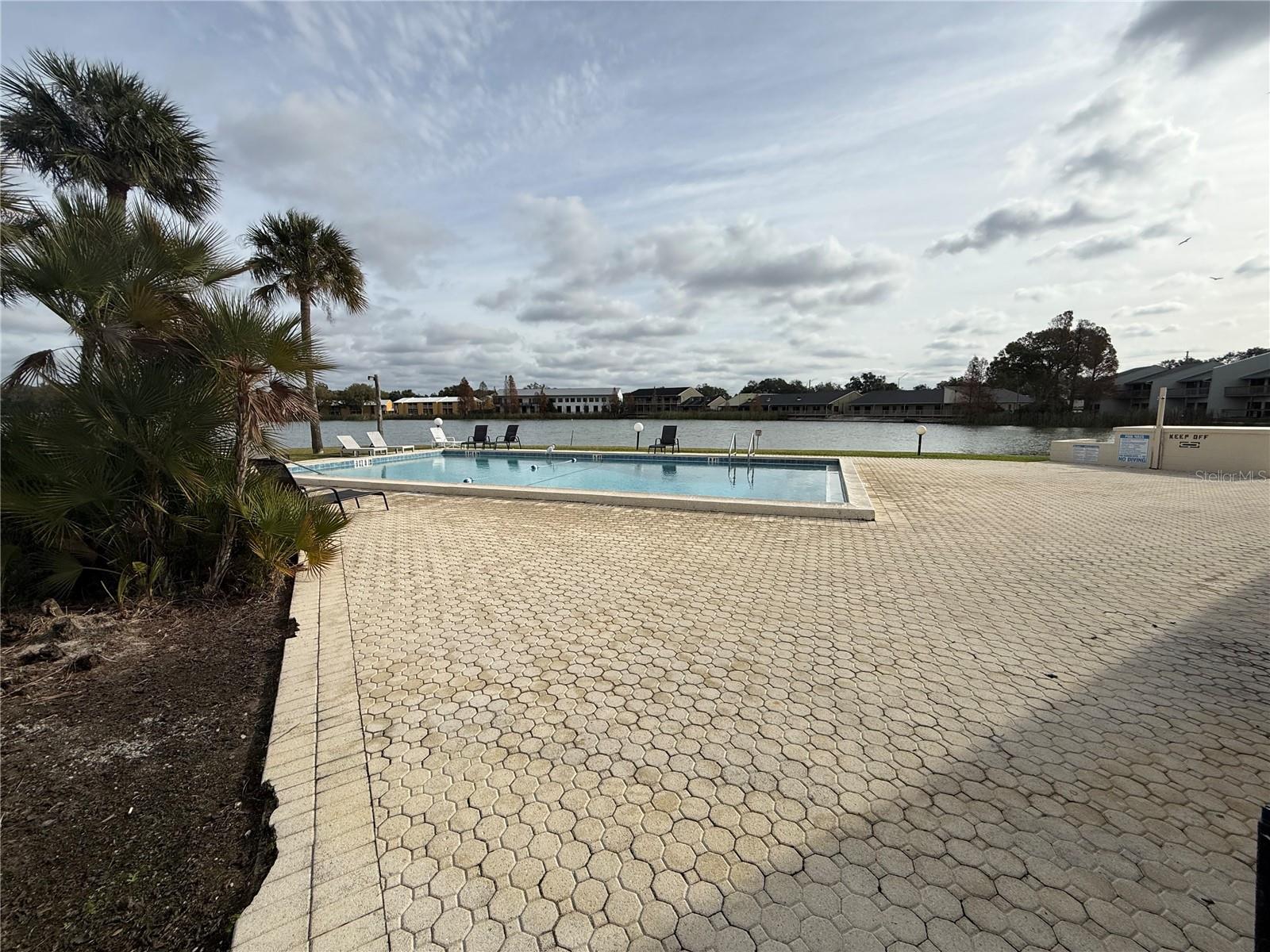 LAKE BENTLEY SHORES CONDO PH 01 - Residential
