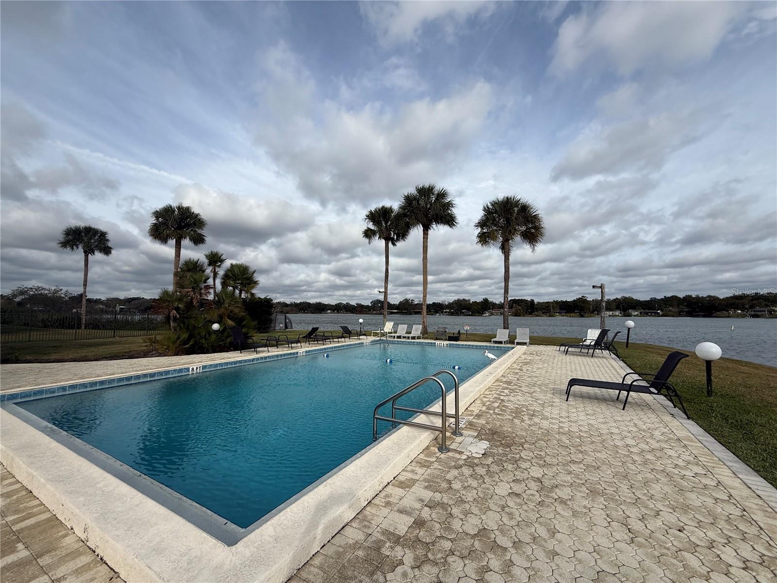 LAKE BENTLEY SHORES CONDO PH 01 - Residential