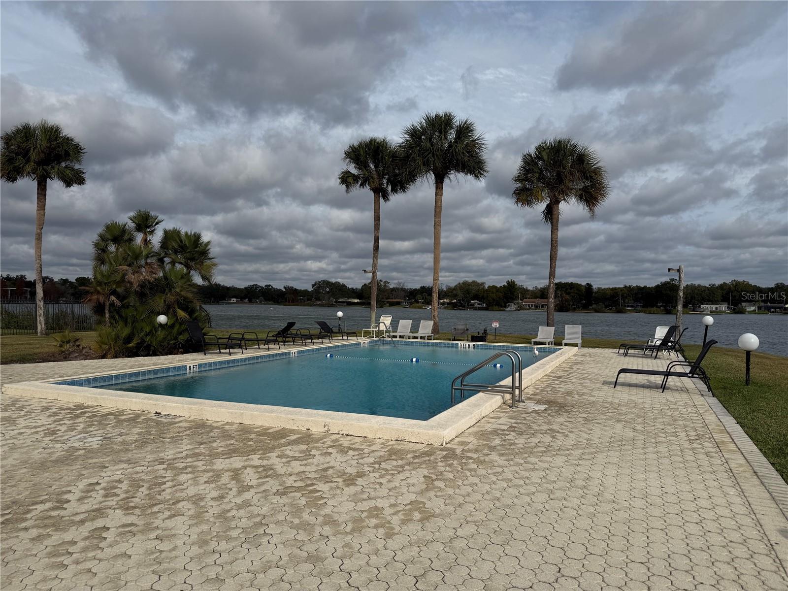 LAKE BENTLEY SHORES CONDO PH 01 - Residential