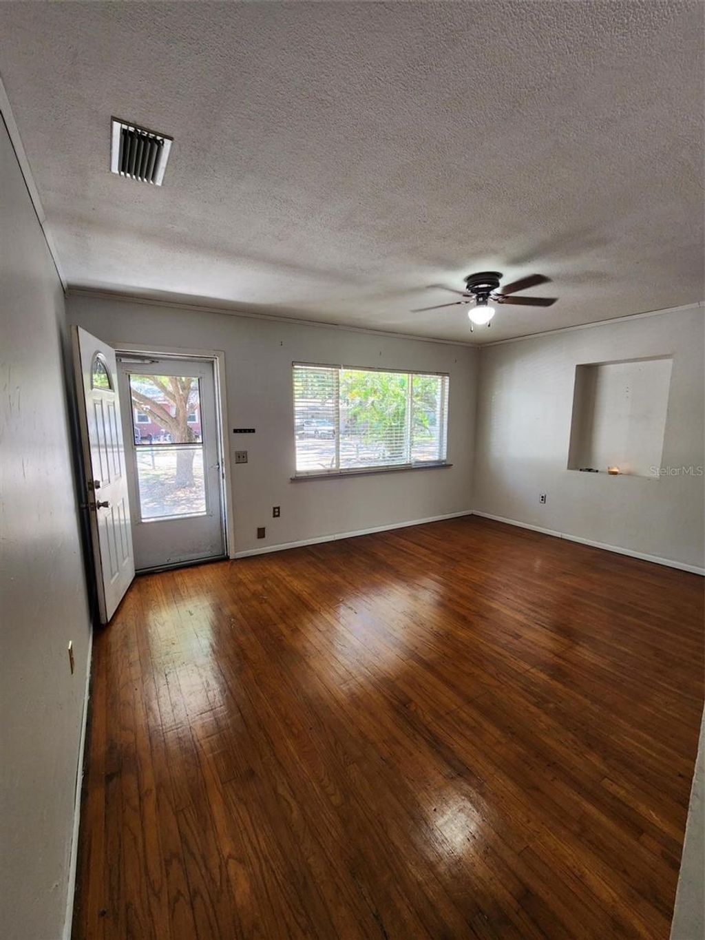 Photo of 1608 Edna Avenue, Largo, FL 33770 (MLS # TB8509013)