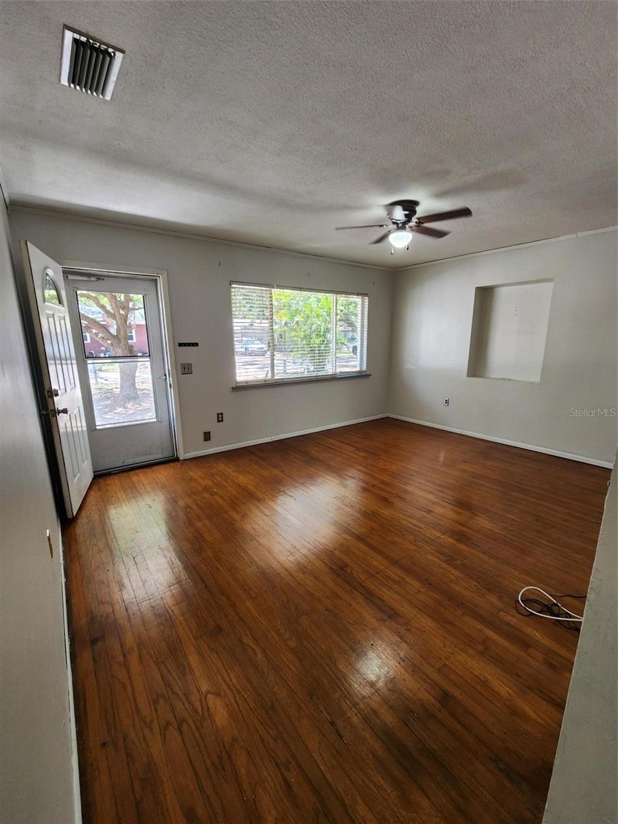 TRANQUIL OAKS - Residential