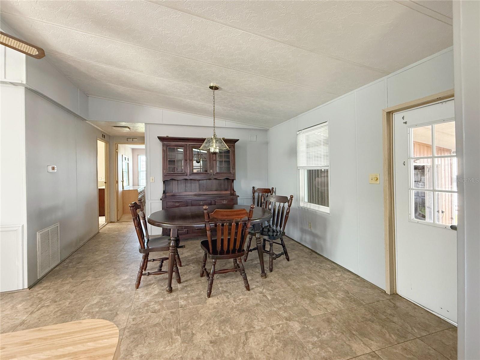 225 N SAINT THOMAS CIRCLE