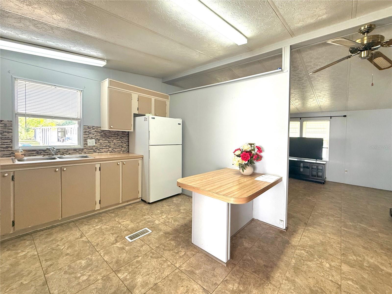 225 N SAINT THOMAS CIRCLE