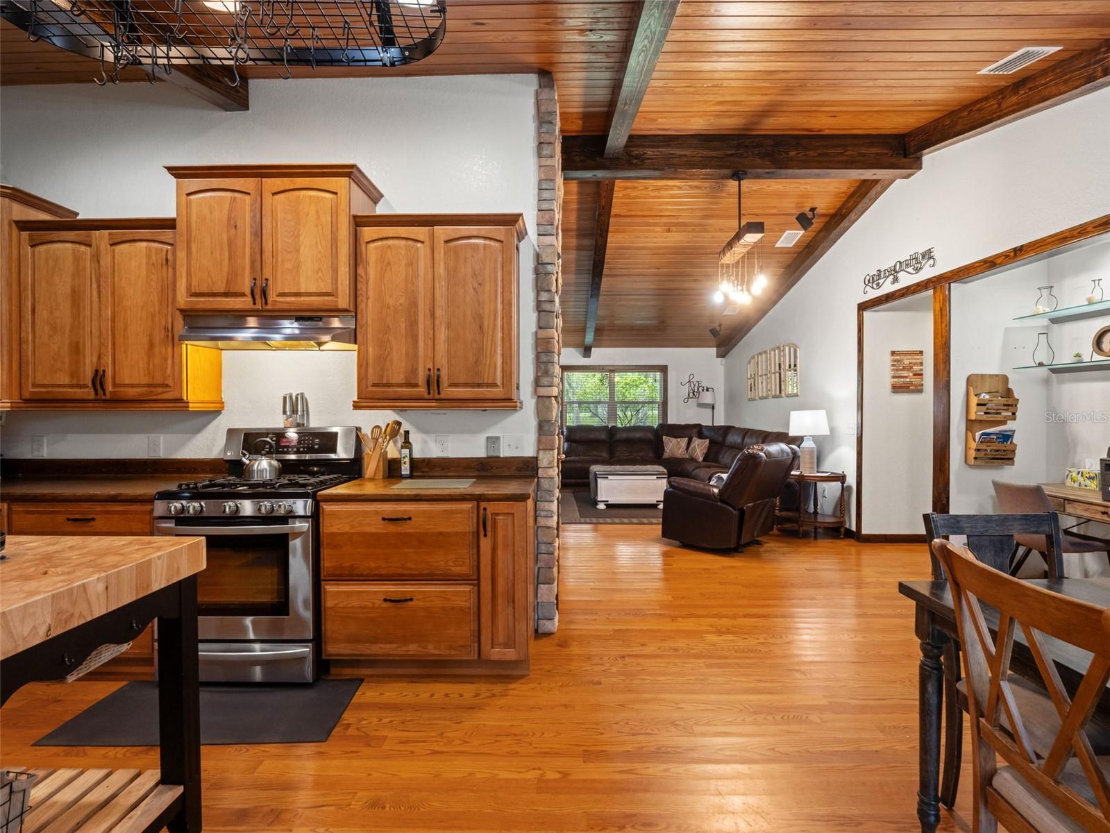 ACERAGE - Residential