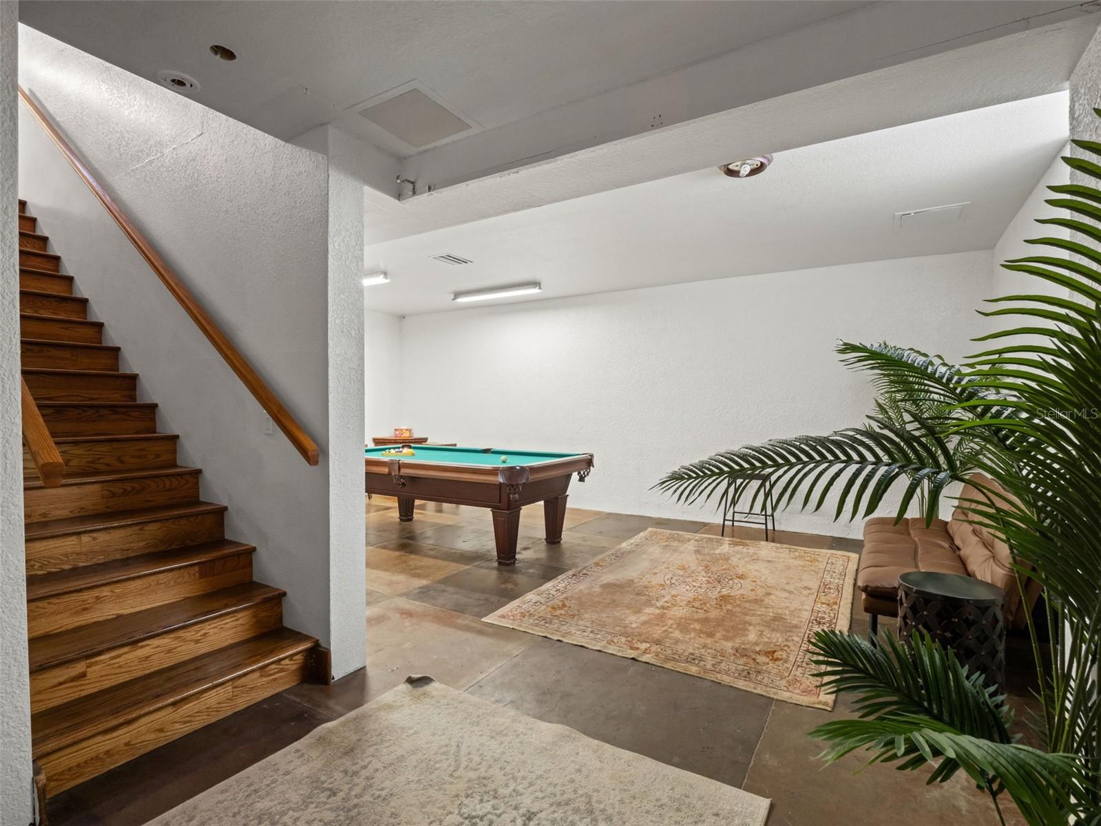 ACERAGE - Residential