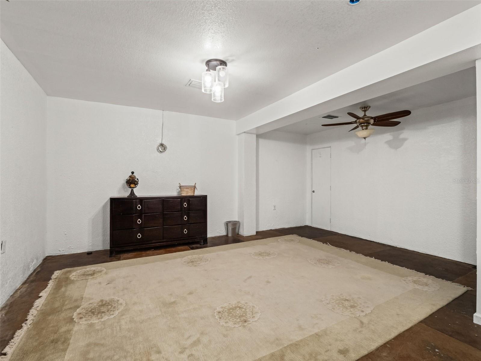 ACERAGE - Residential