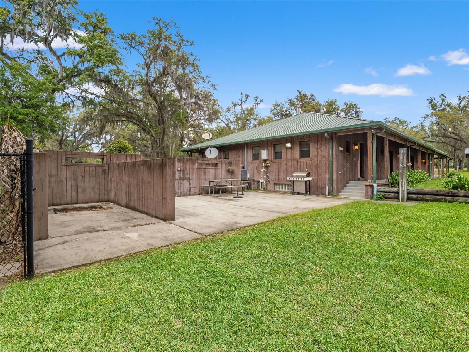 ACERAGE - Residential