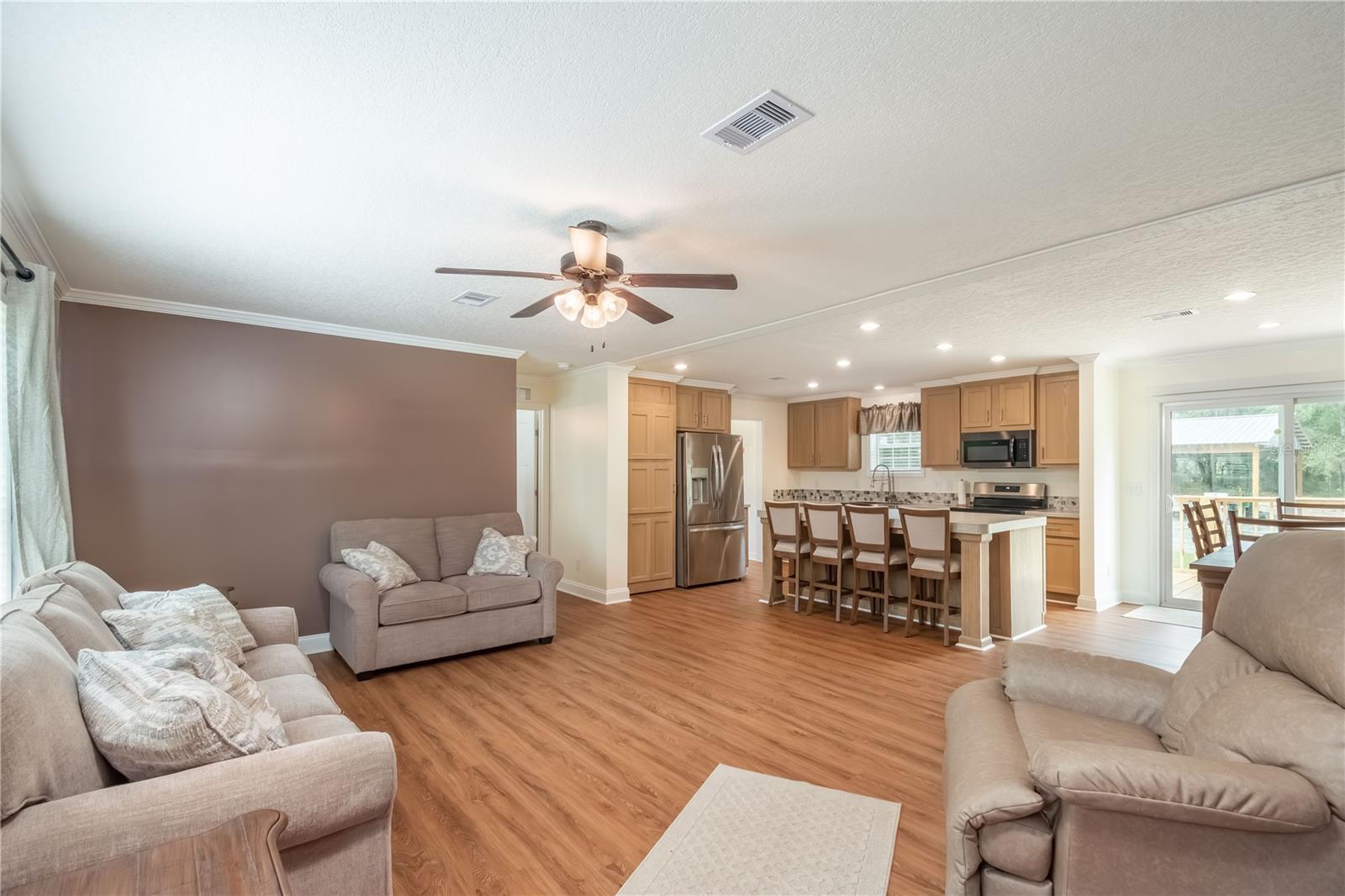 ISLAND LAKE ACRES - Residential
