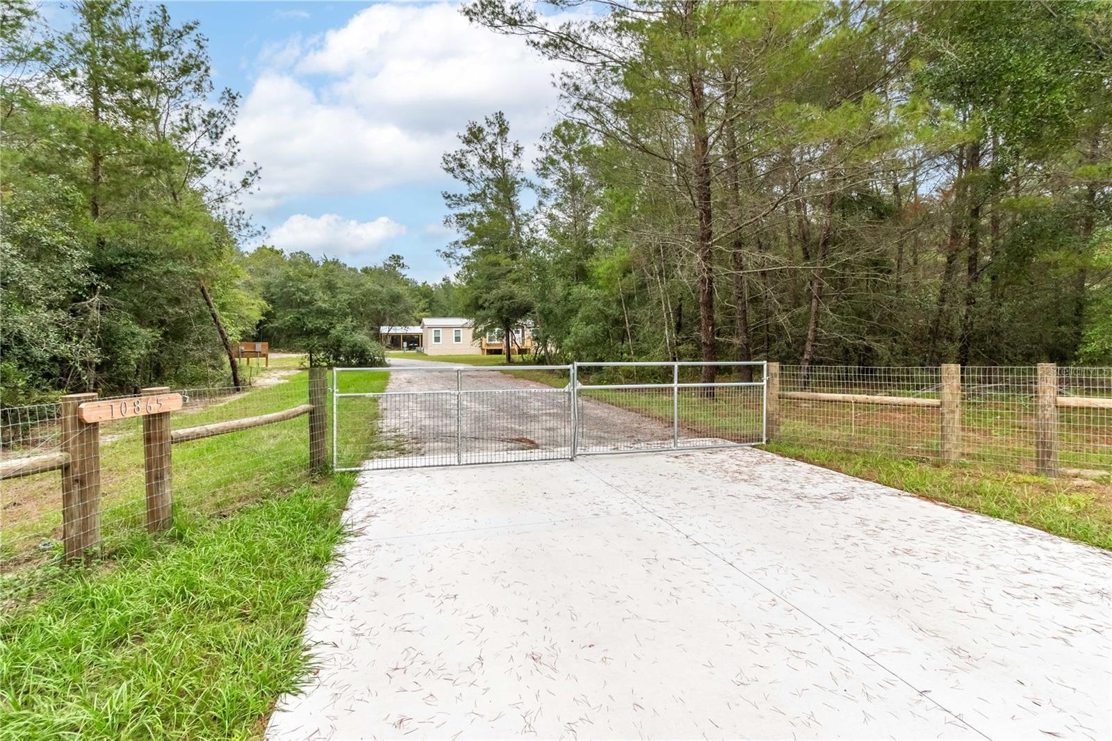 ISLAND LAKE ACRES - Residential