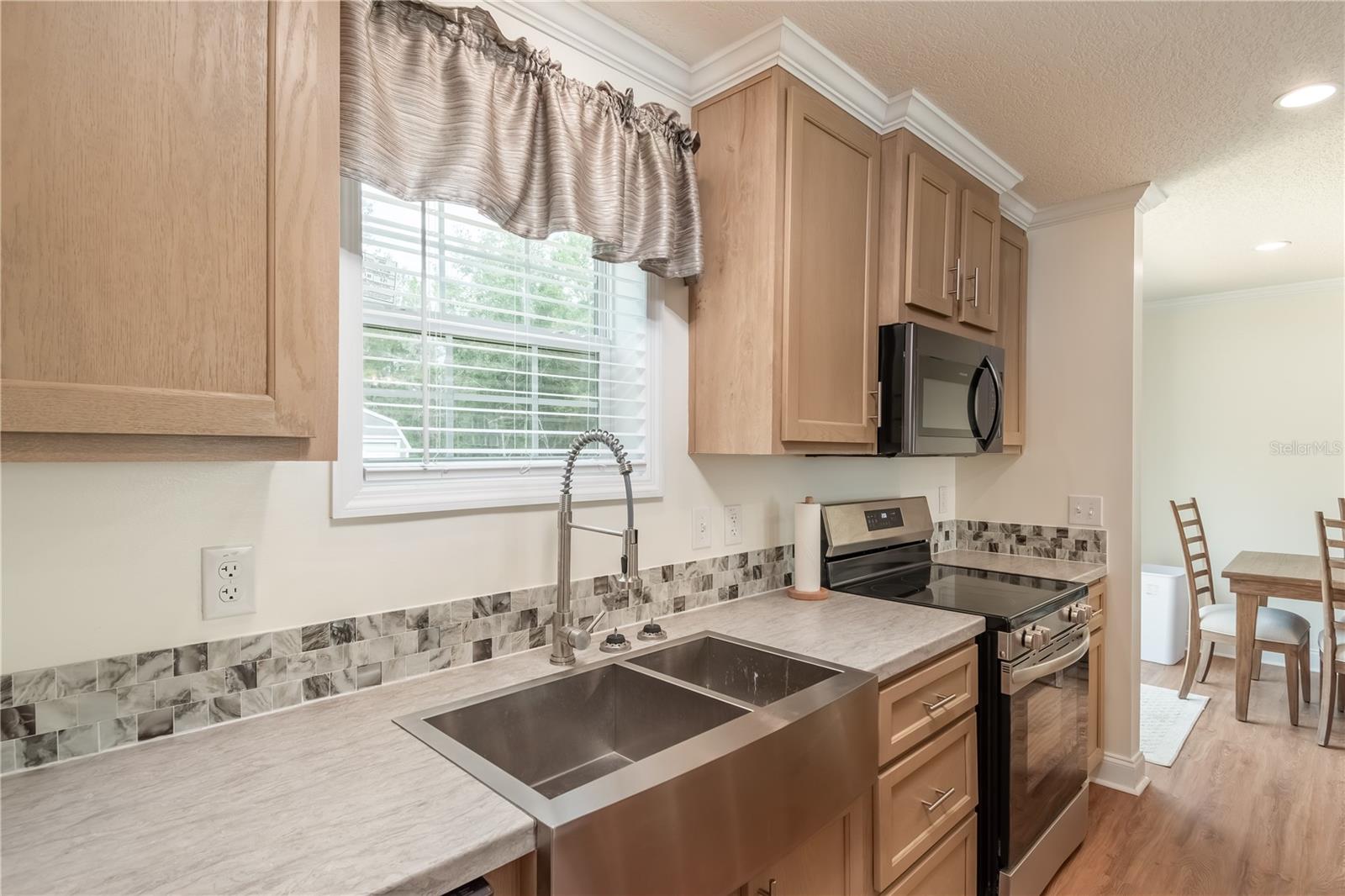 ISLAND LAKE ACRES - Residential