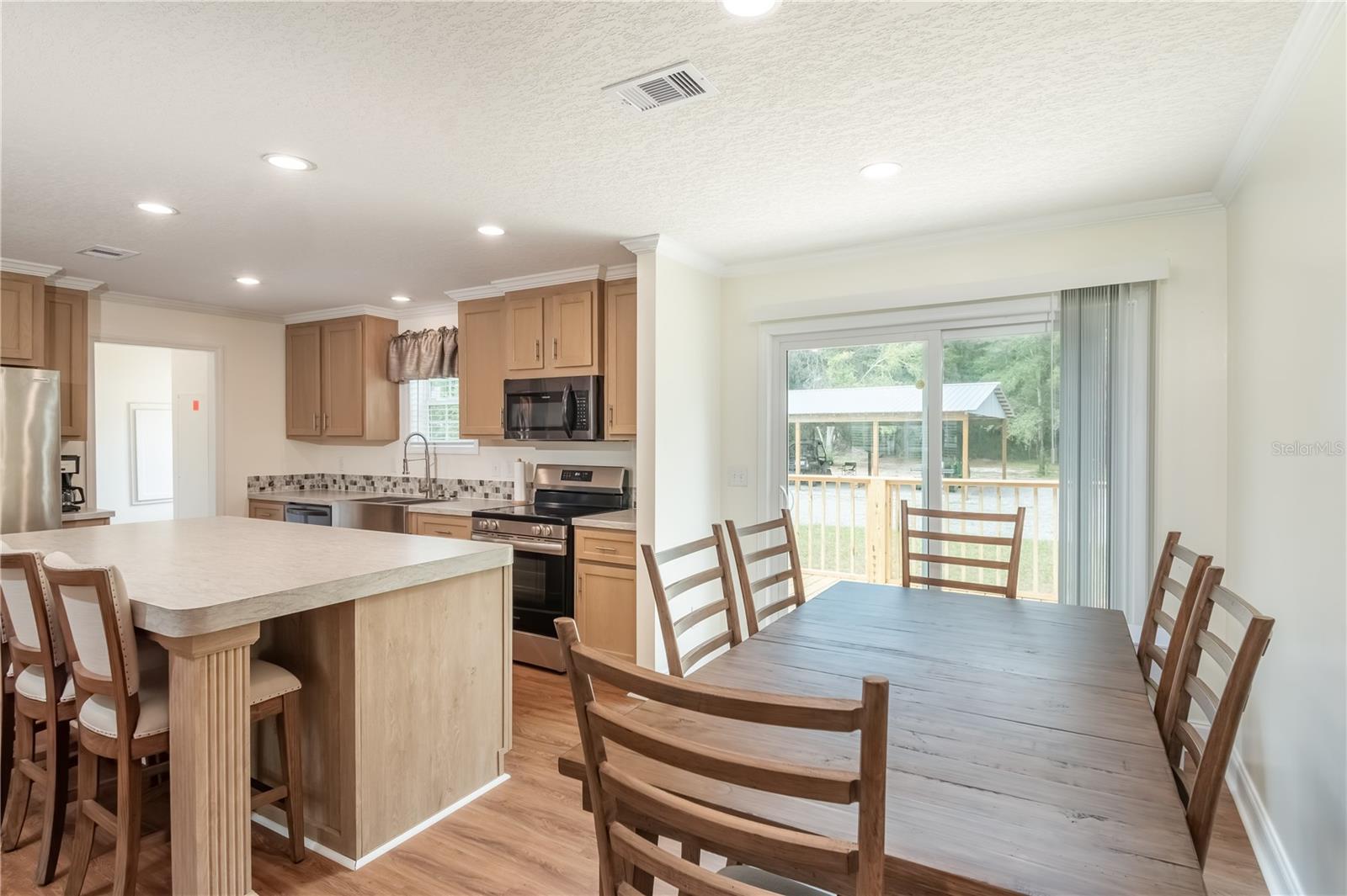 ISLAND LAKE ACRES - Residential
