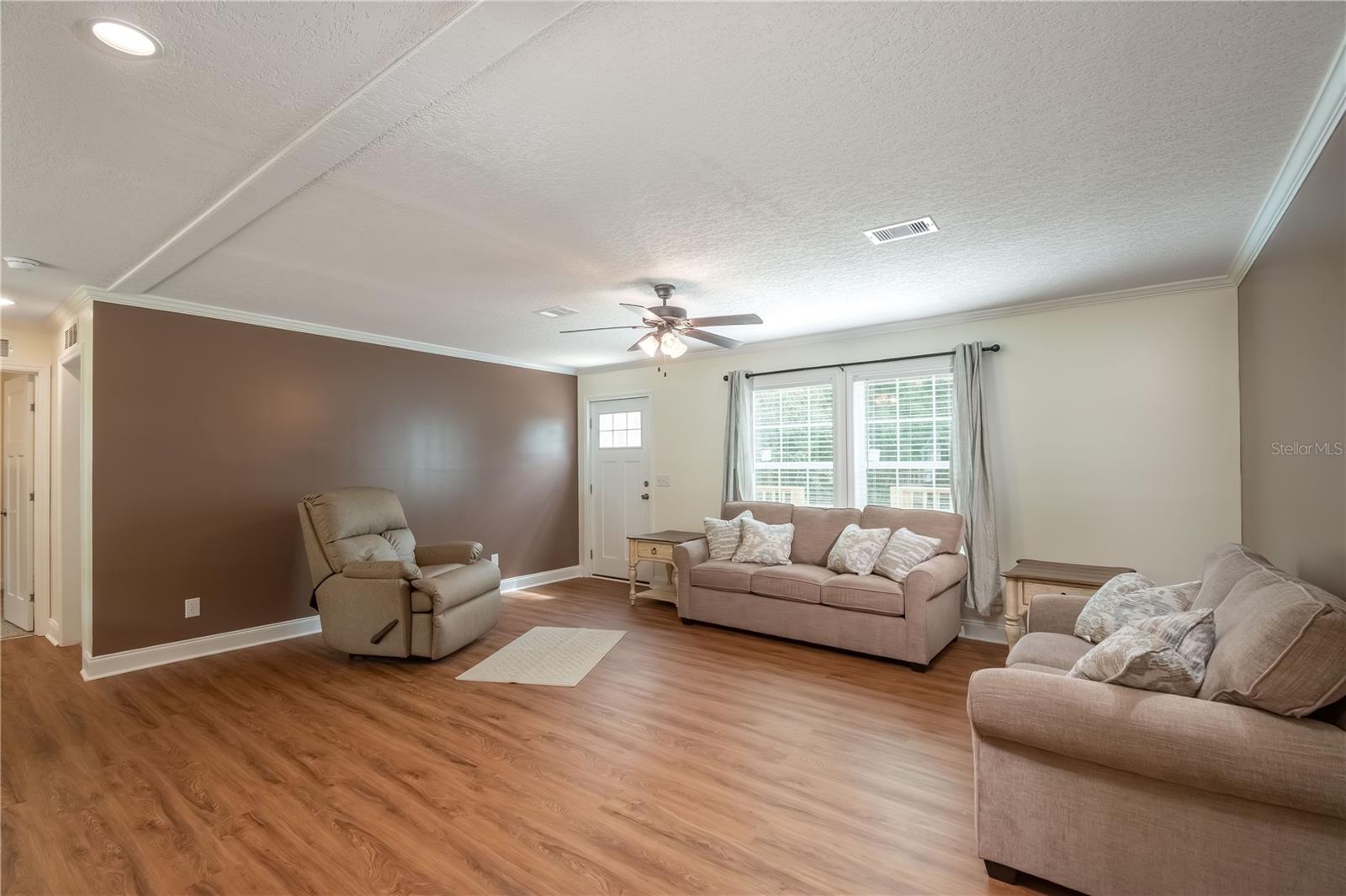 ISLAND LAKE ACRES - Residential