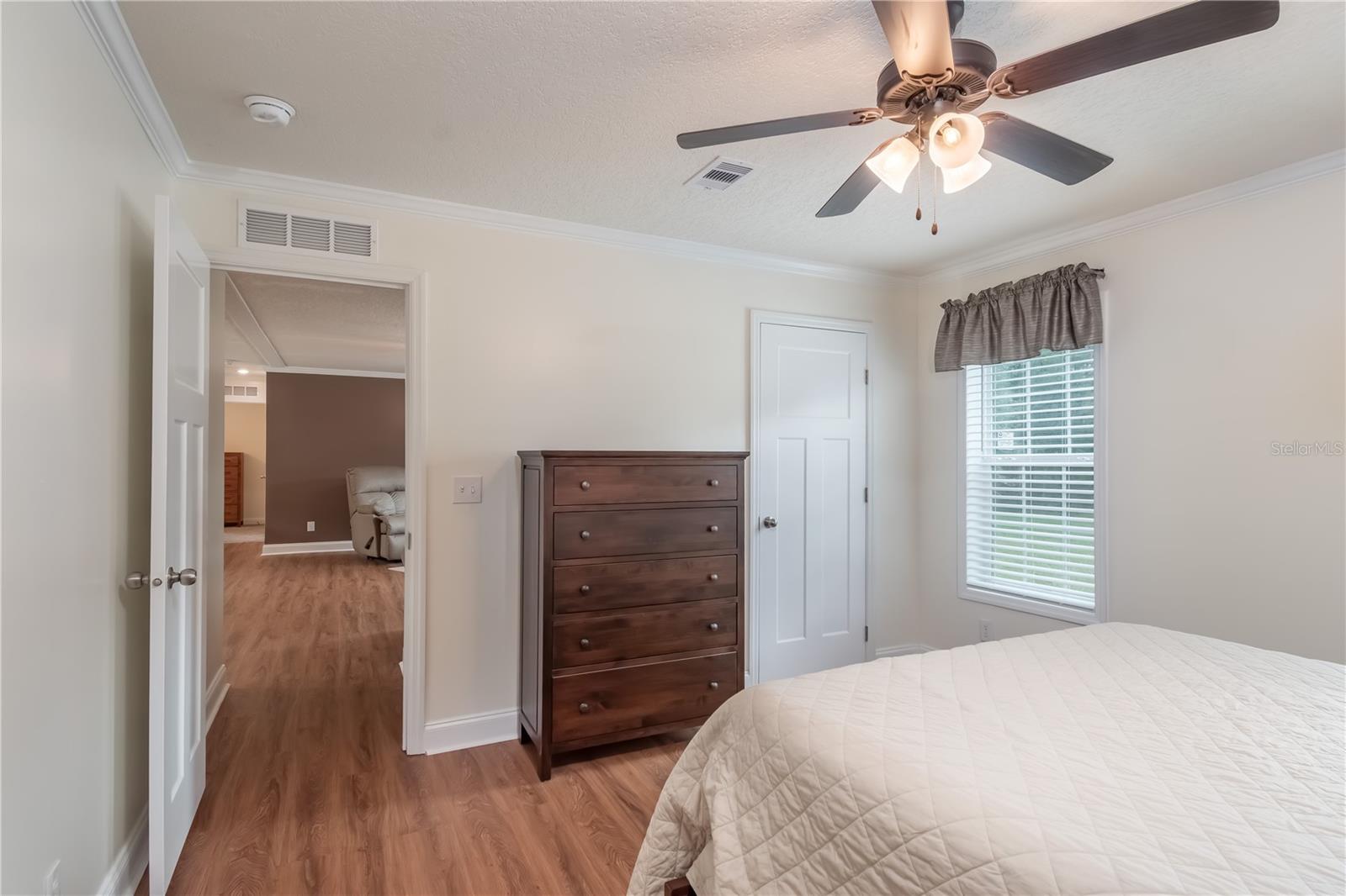 ISLAND LAKE ACRES - Residential
