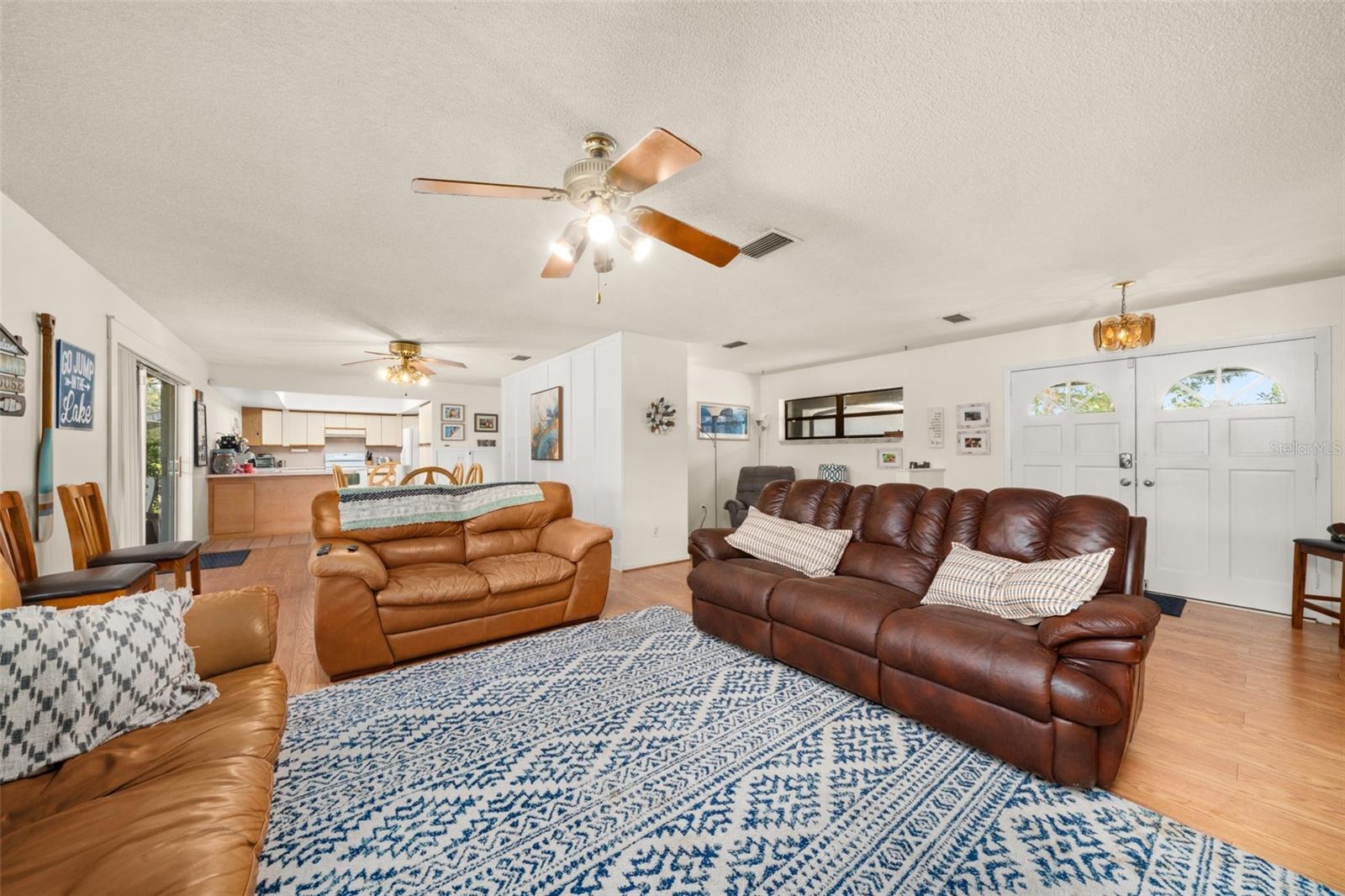 LEISURE LAKES SEC 11 - Residential