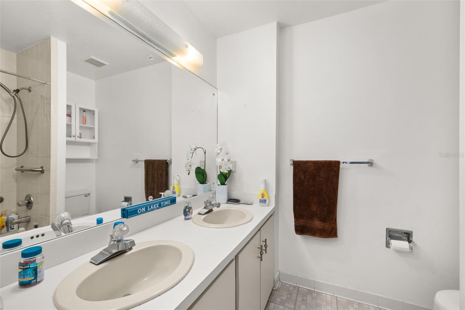 LEISURE LAKES SEC 11 - Residential