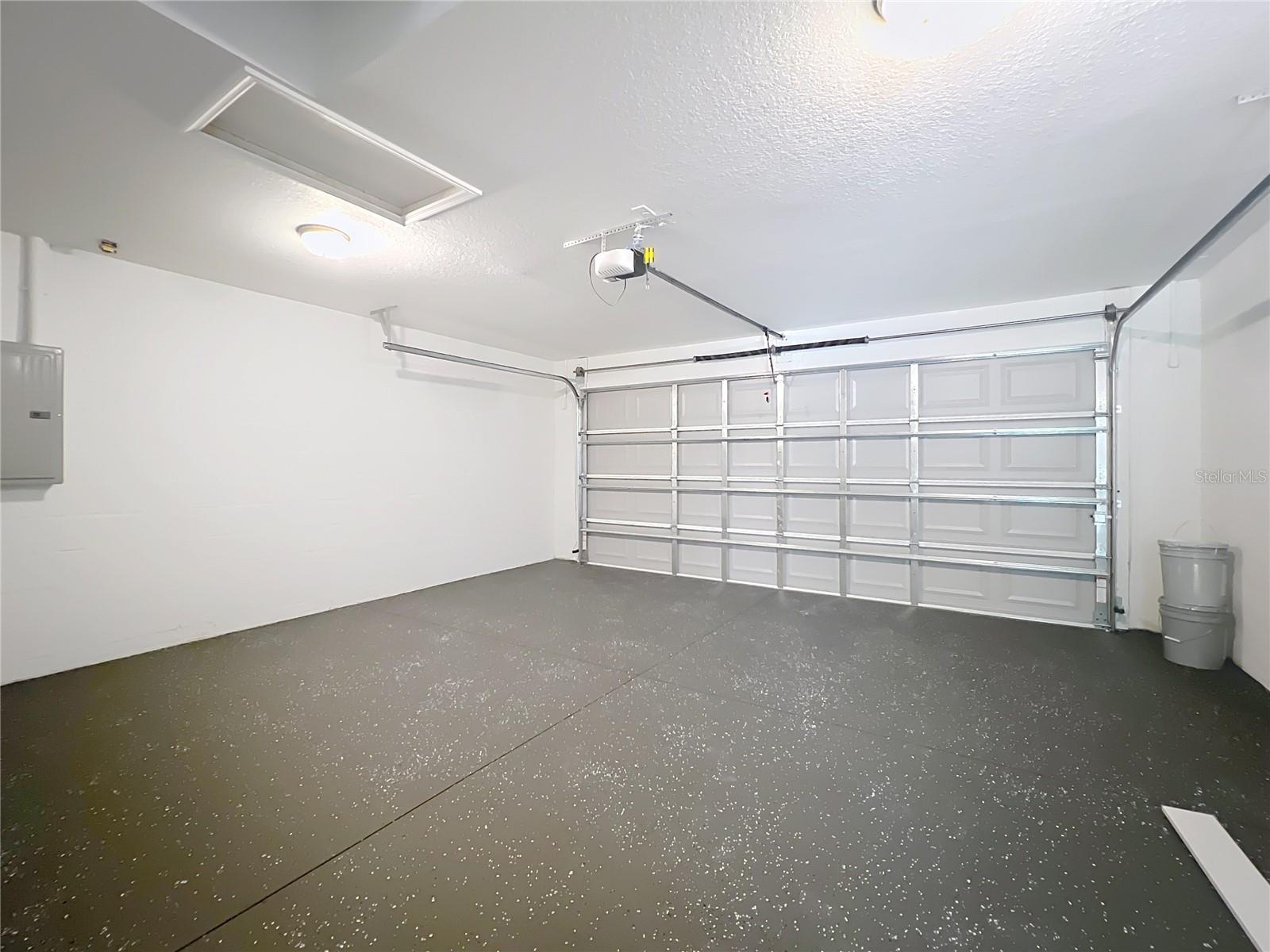 RAINBOW LAKES ESTATE - Residential