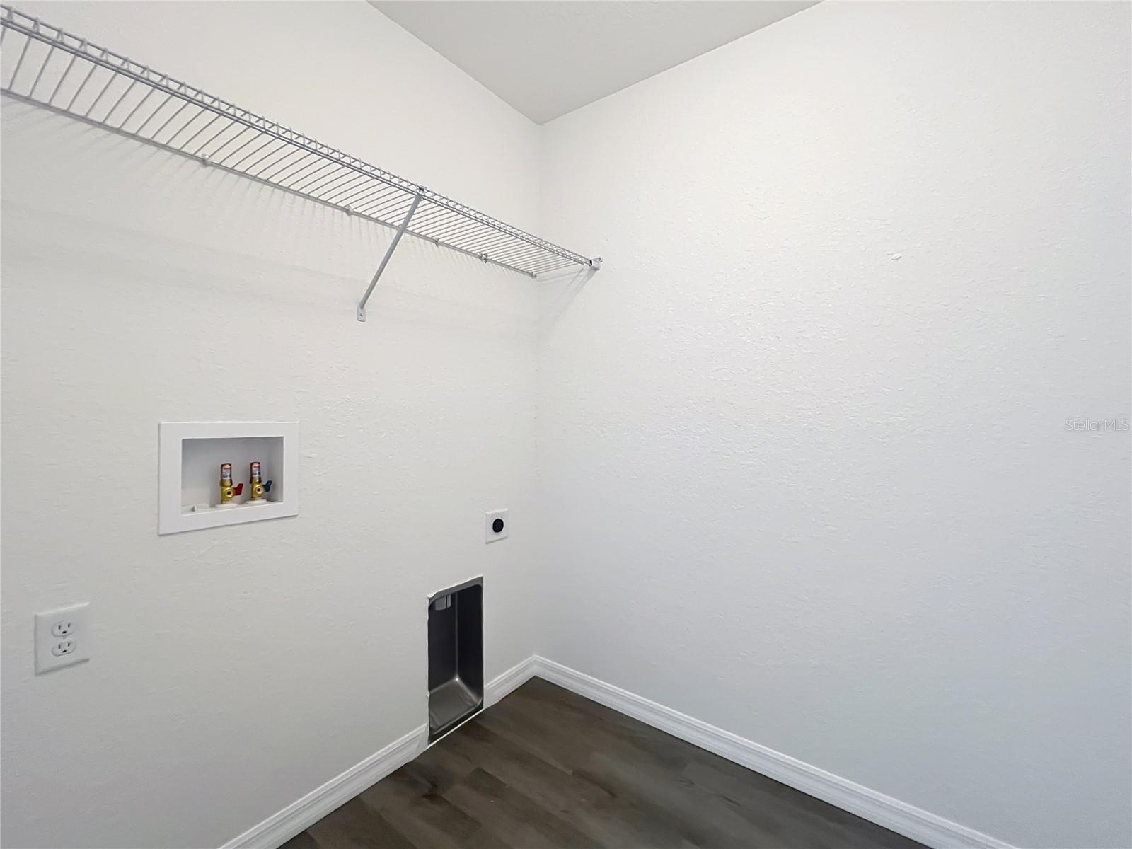 RAINBOW LAKES ESTATE - Residential