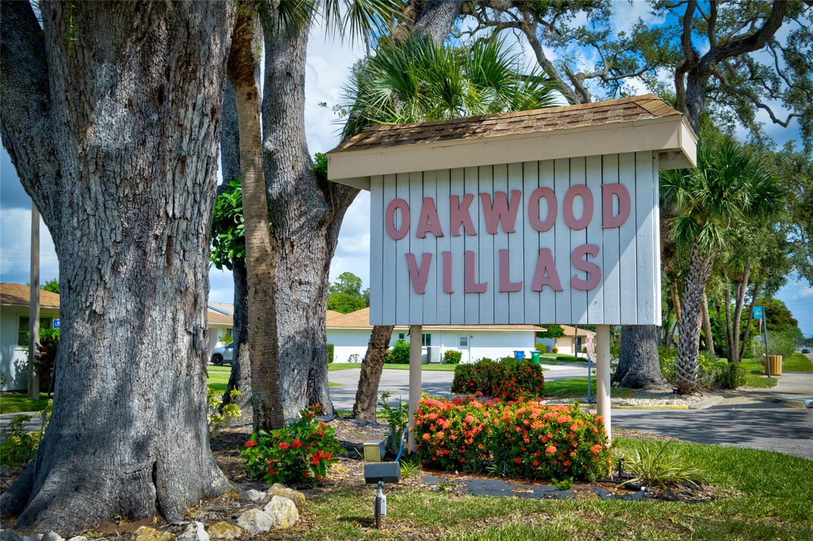 5061 LIVE OAK CIRCLE