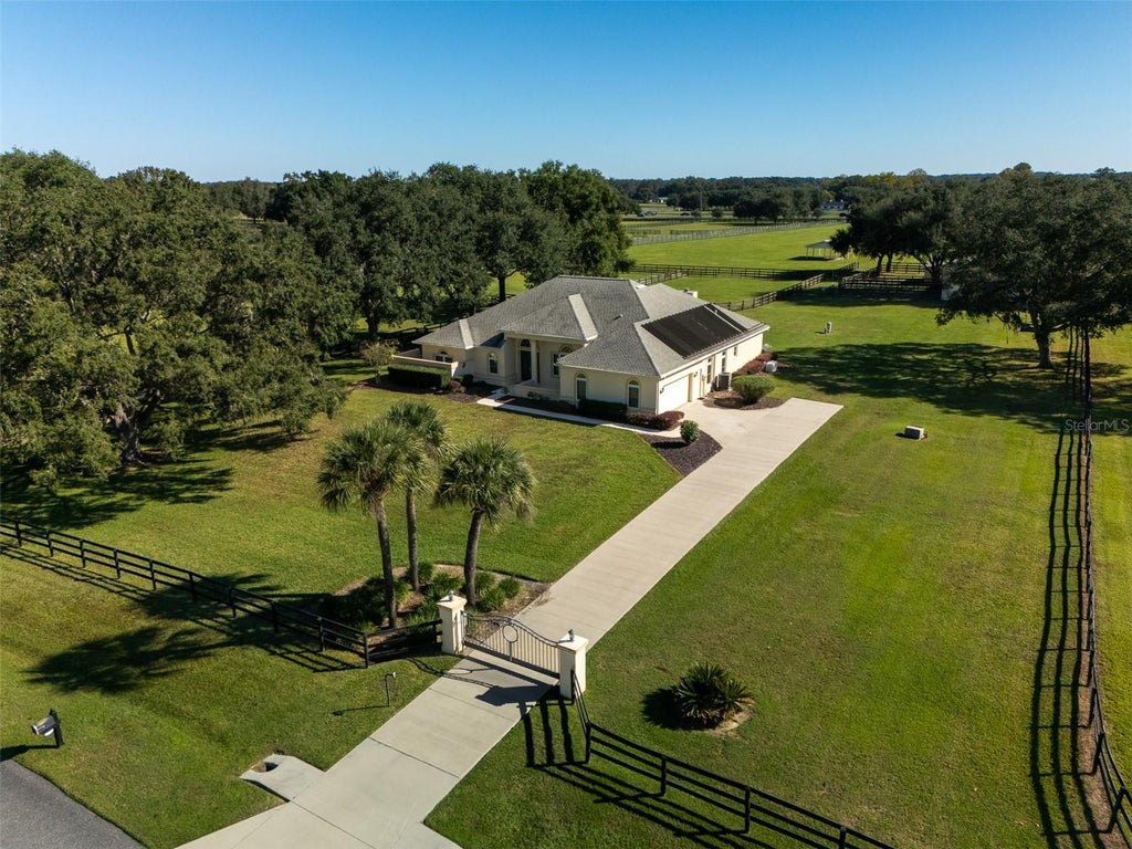 Photo of 2185 NW 114th Loop, Ocala, FL 34475 (MLS # OM731925)