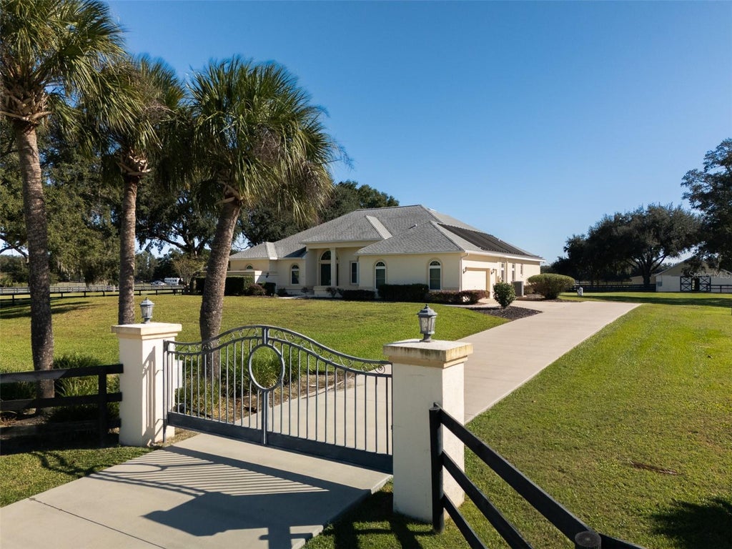 Photo of 2185 NW 114th Loop, Ocala, FL 34475 (MLS # OM731925)