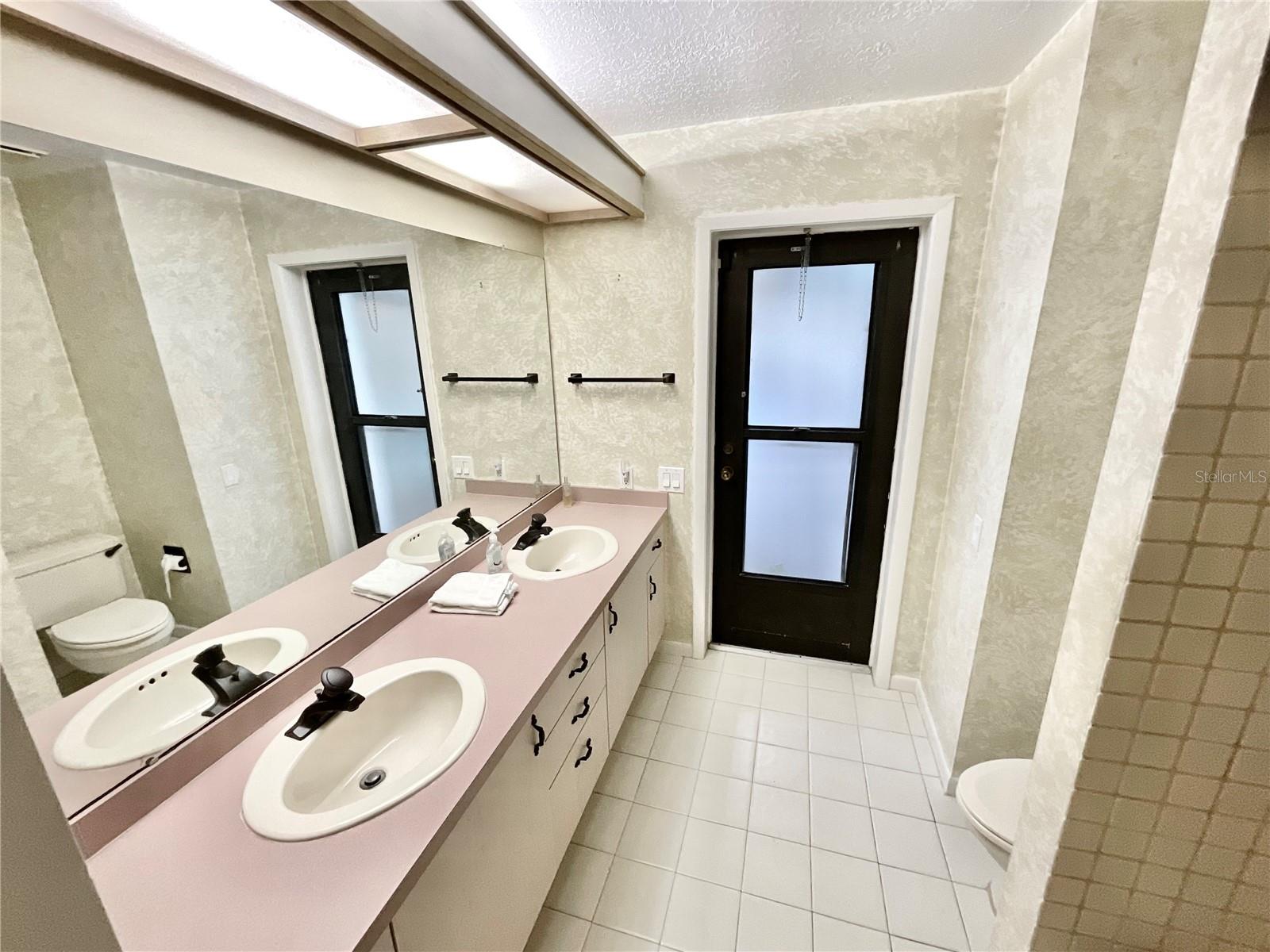 RIVERSIDE OAKS - Residential Lease