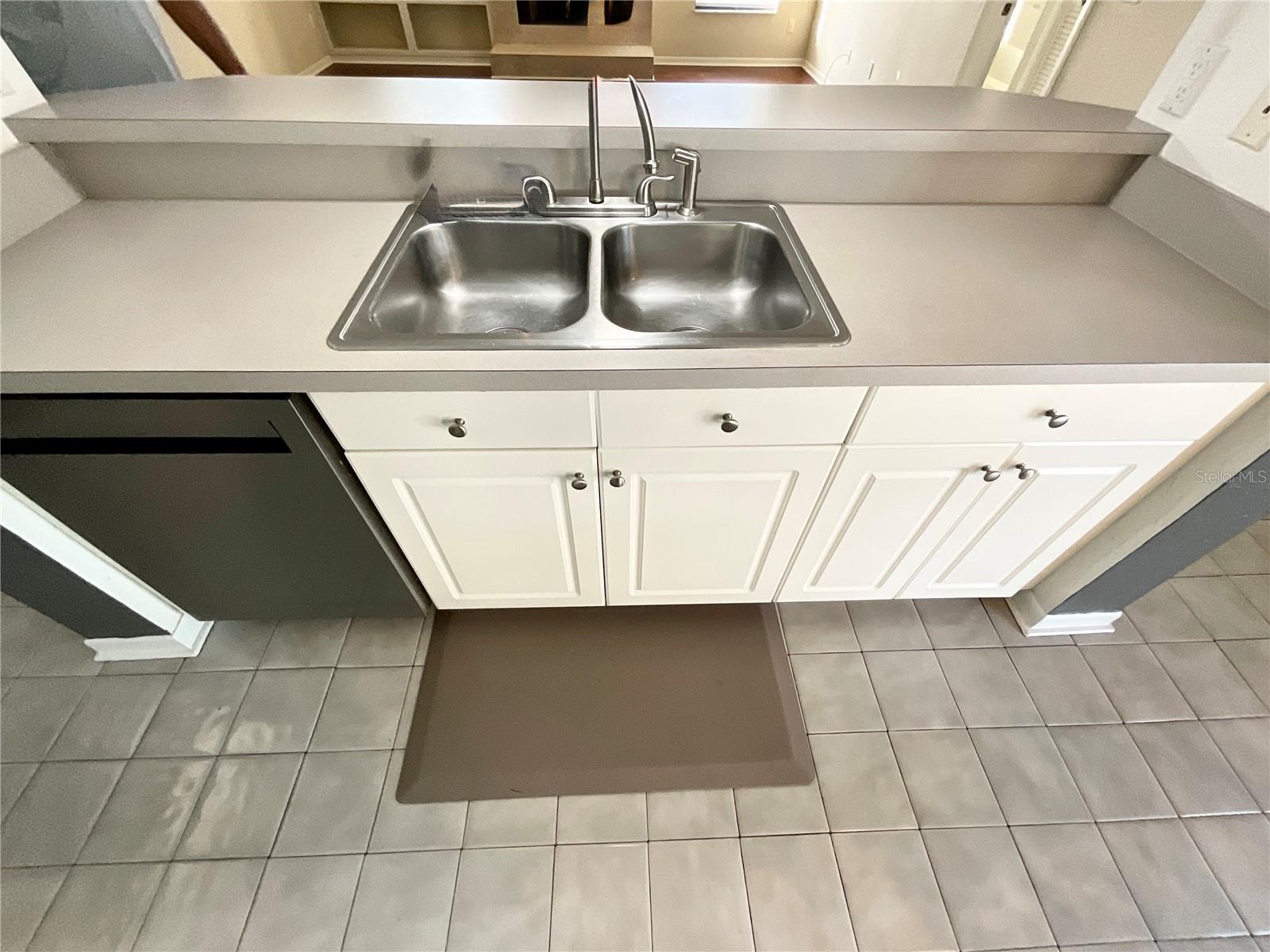 RIVERSIDE OAKS - Residential Lease