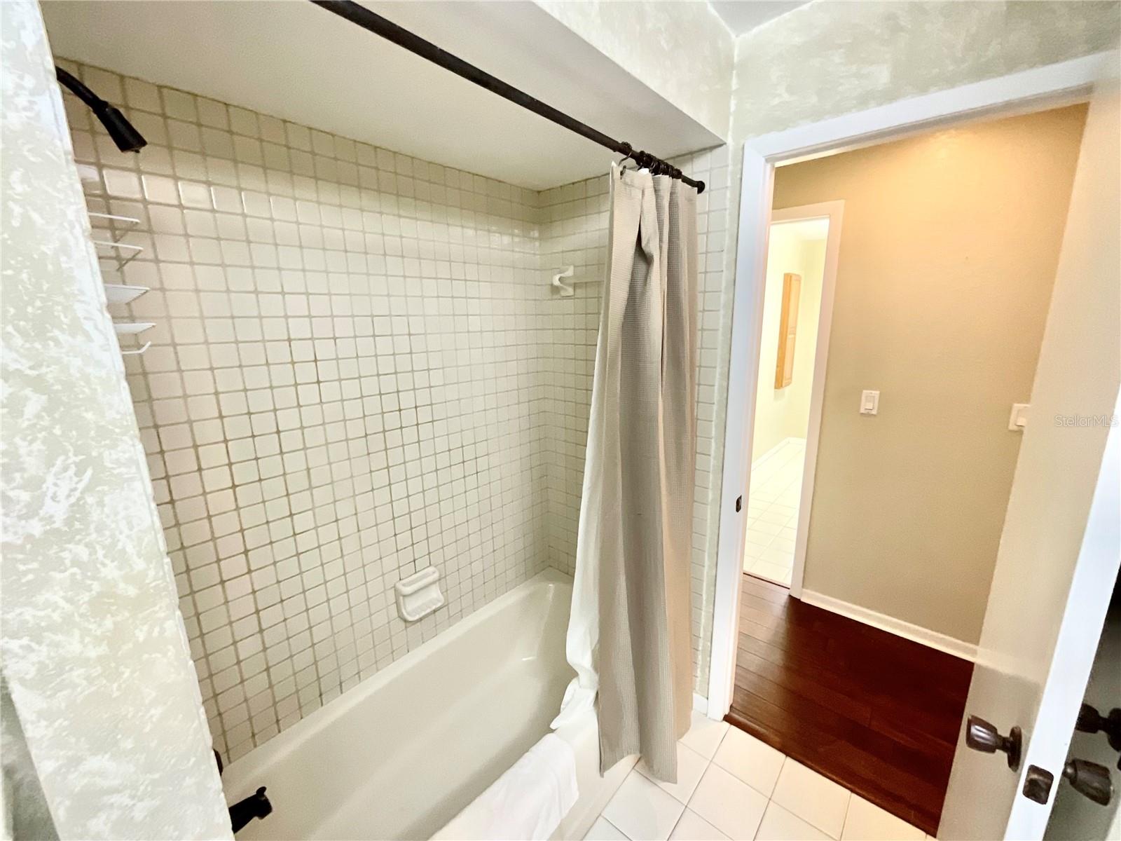 RIVERSIDE OAKS - Residential Lease