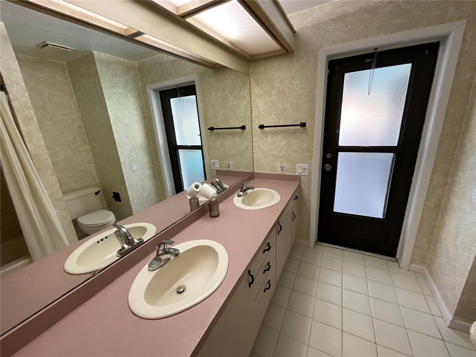 RIVERSIDE OAKS - Residential Lease