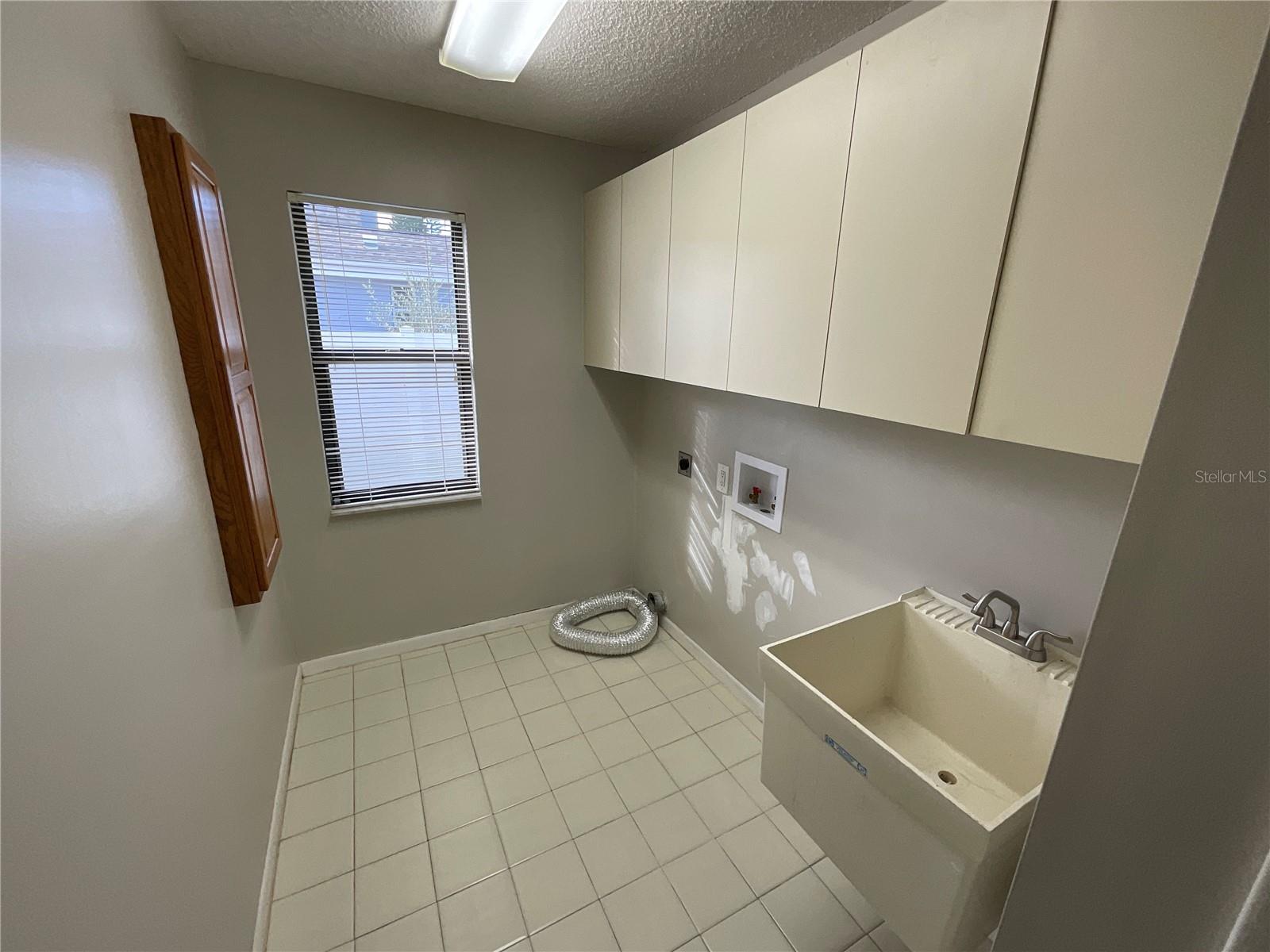 RIVERSIDE OAKS - Residential Lease