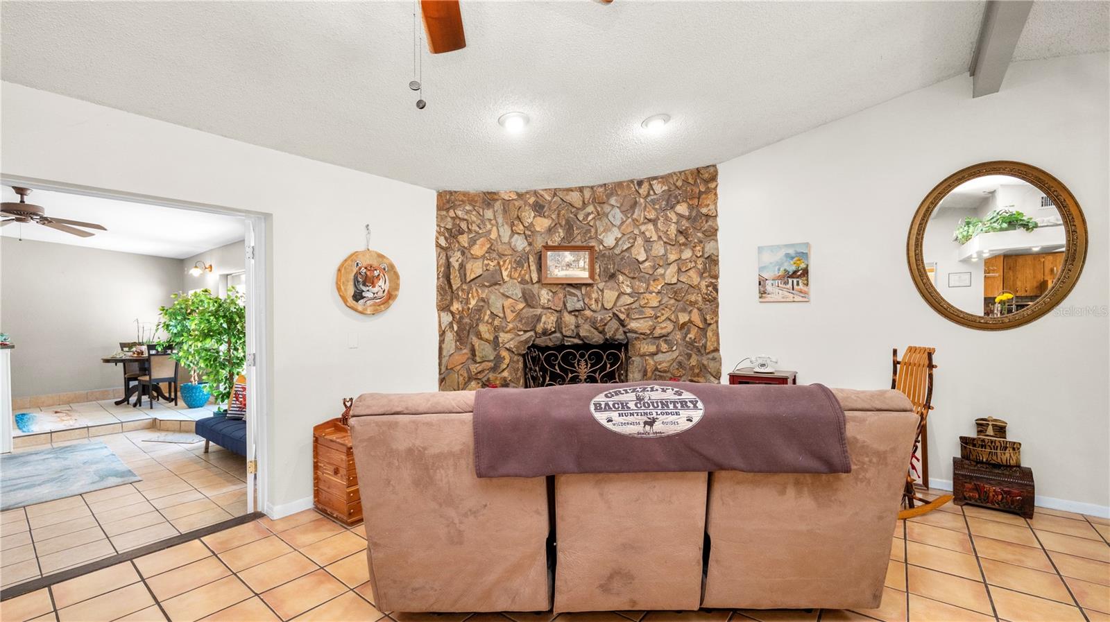6421 CALUSA DRIVE