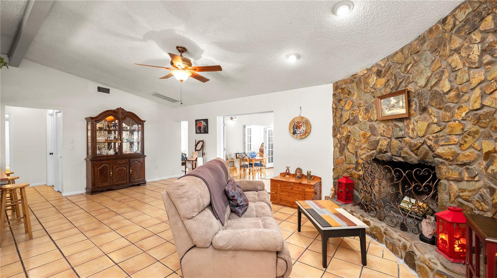 6421 CALUSA DRIVE