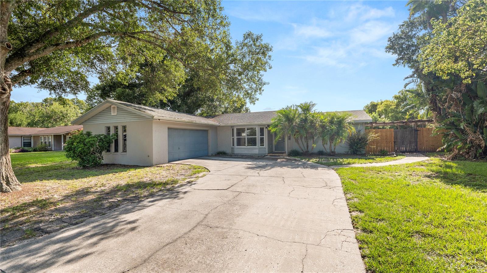 6421 CALUSA DRIVE