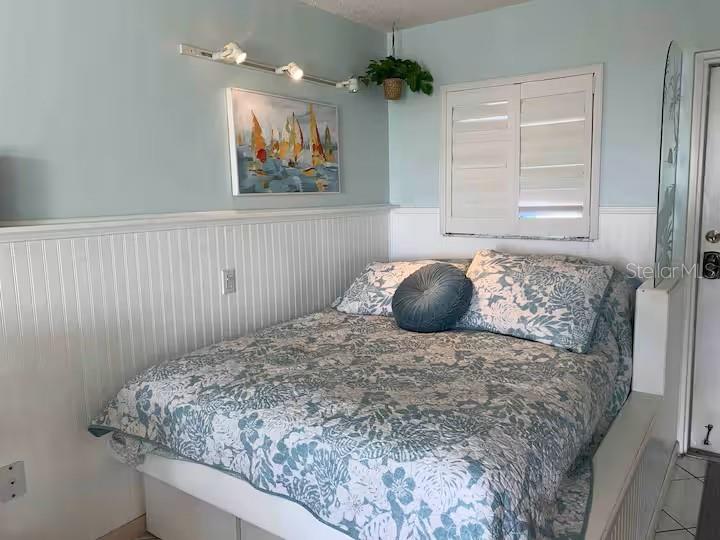 BAYSIDE CONDO - Residential