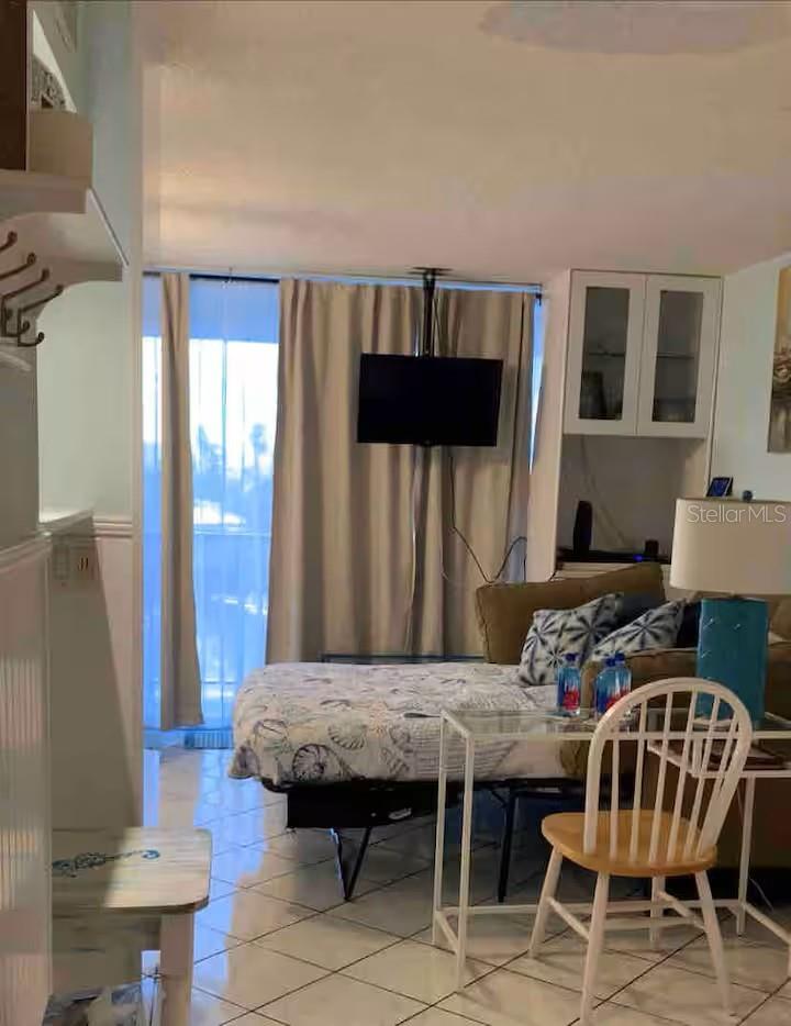 BAYSIDE CONDO - Residential