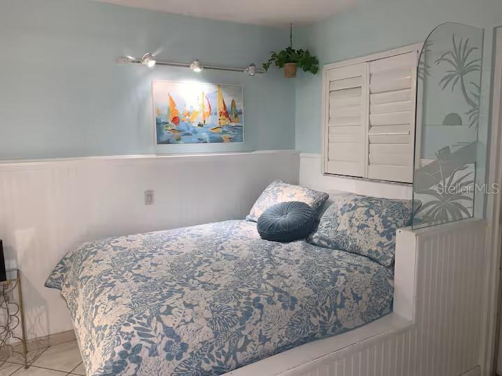 BAYSIDE CONDO - Residential