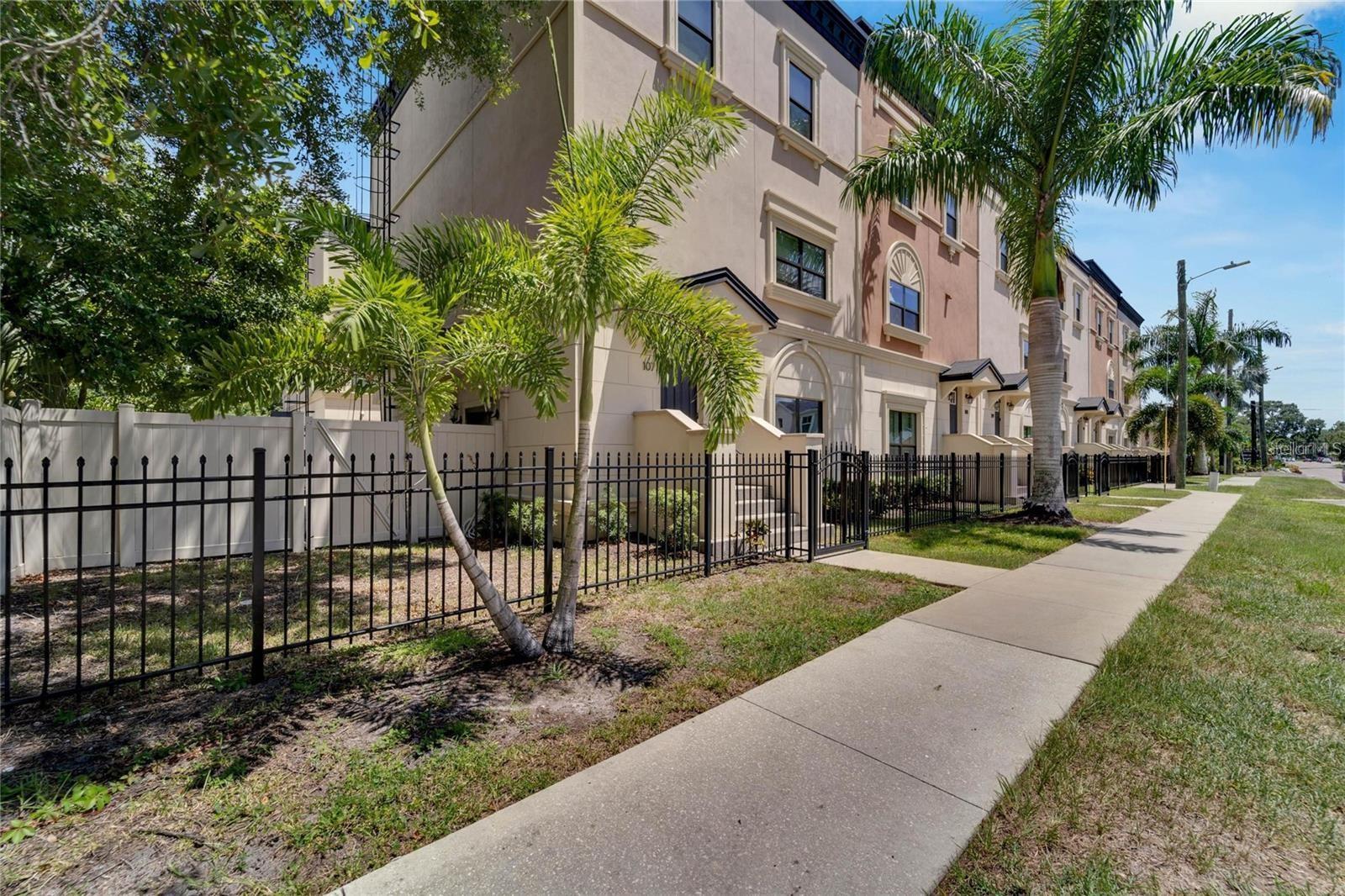 Photo 3 of 39 of 3421 W HORATIO STREET 109 townhome