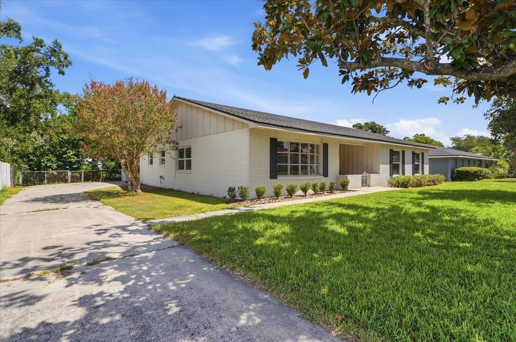 Photo of 1308 Glenford Lane, Lakeland, FL 33813 (MLS # L4961137)