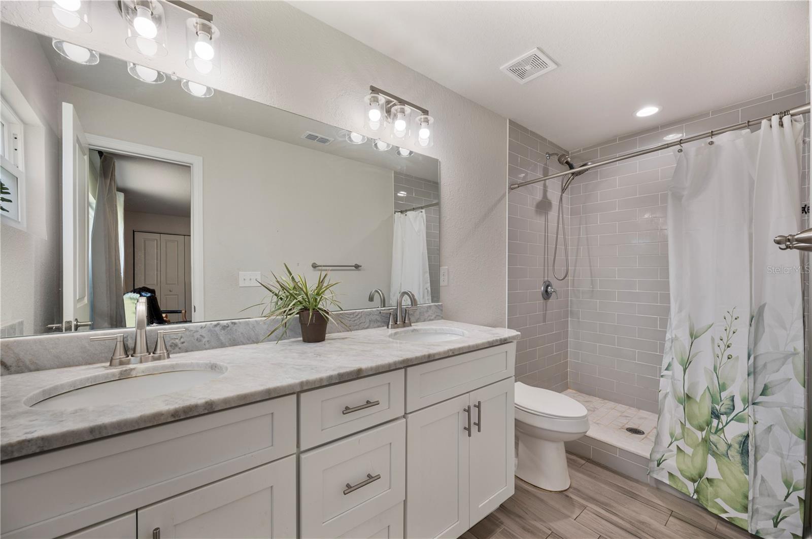 OAK GLEN - Residential