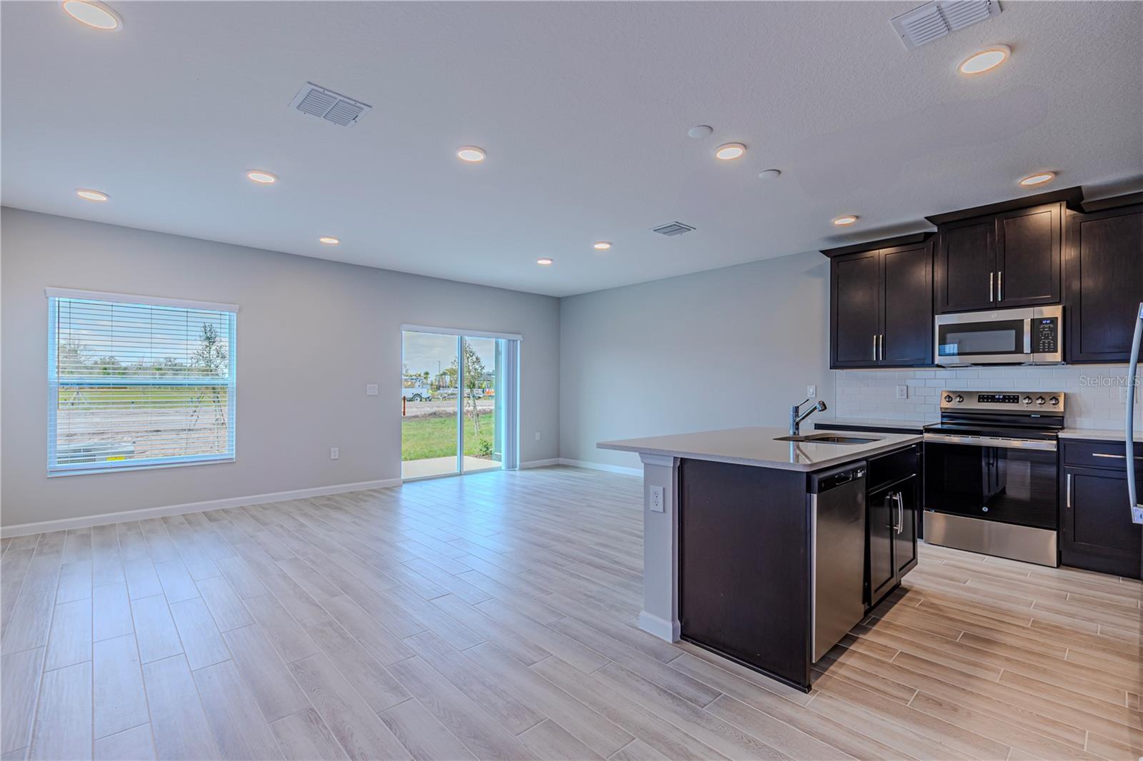 EDEN AT CROSSPRAIRIE - Residential Lease