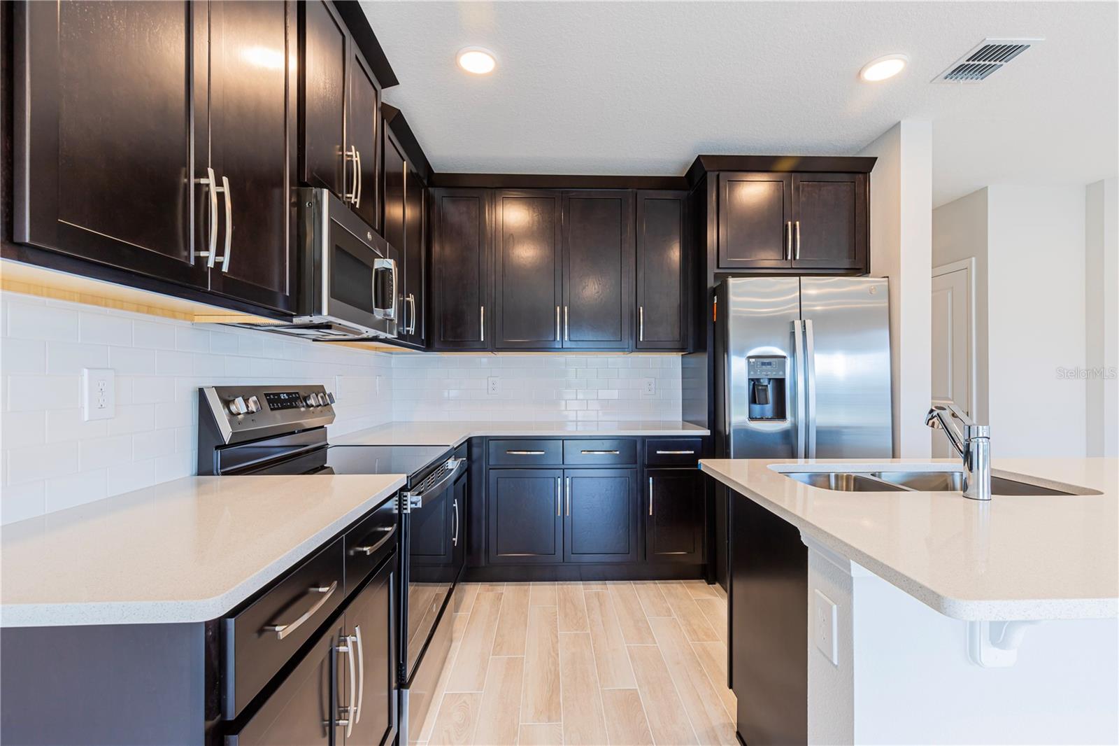 EDEN AT CROSSPRAIRIE - Residential Lease