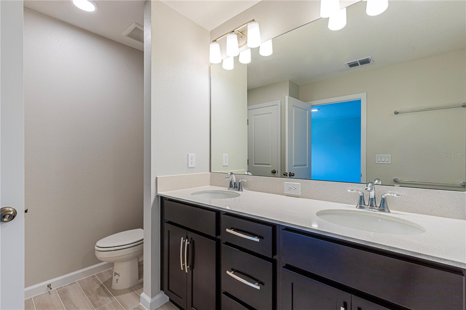 EDEN AT CROSSPRAIRIE - Residential Lease