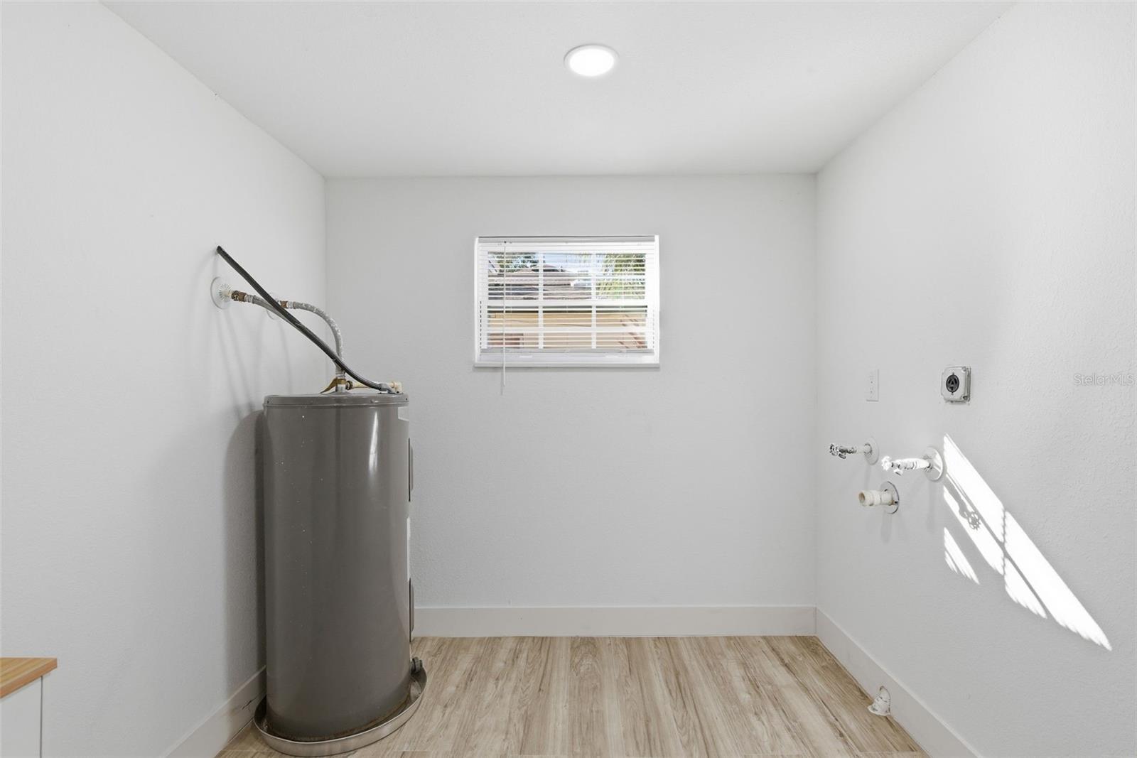 FORREST HILL NELLIE M DAVIS - Residential