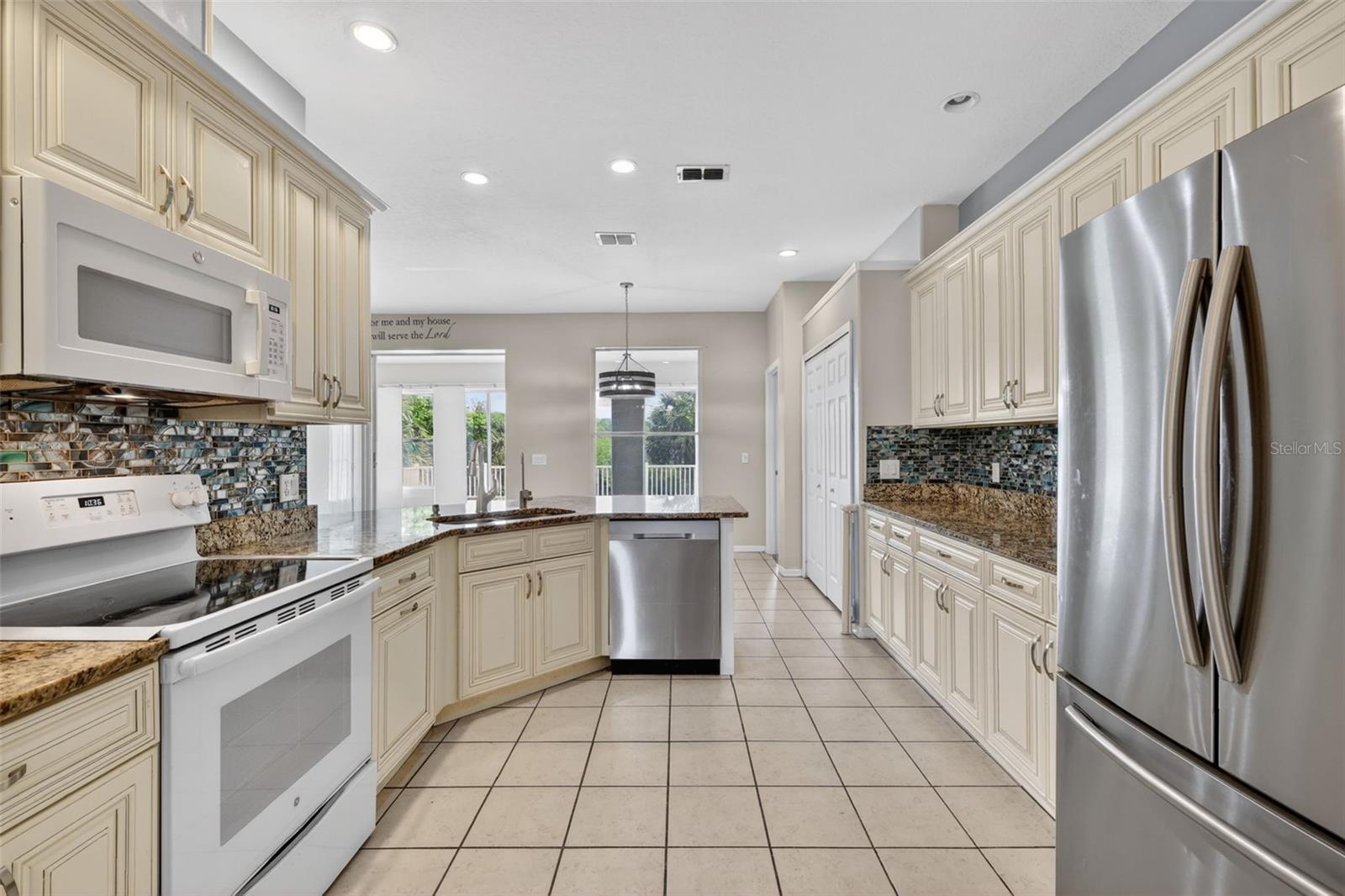 ARROWHEAD PH 02 - Residential