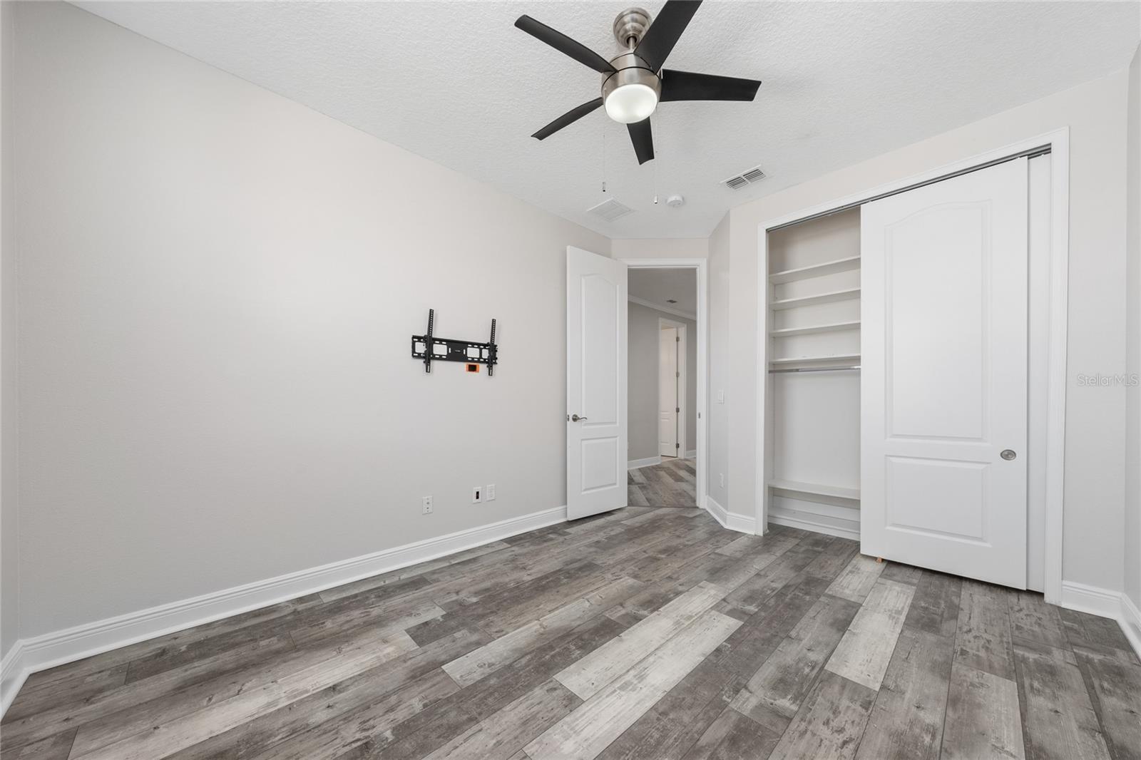 EAGLE CRK VILLAGE L PH 3A - Residential Lease