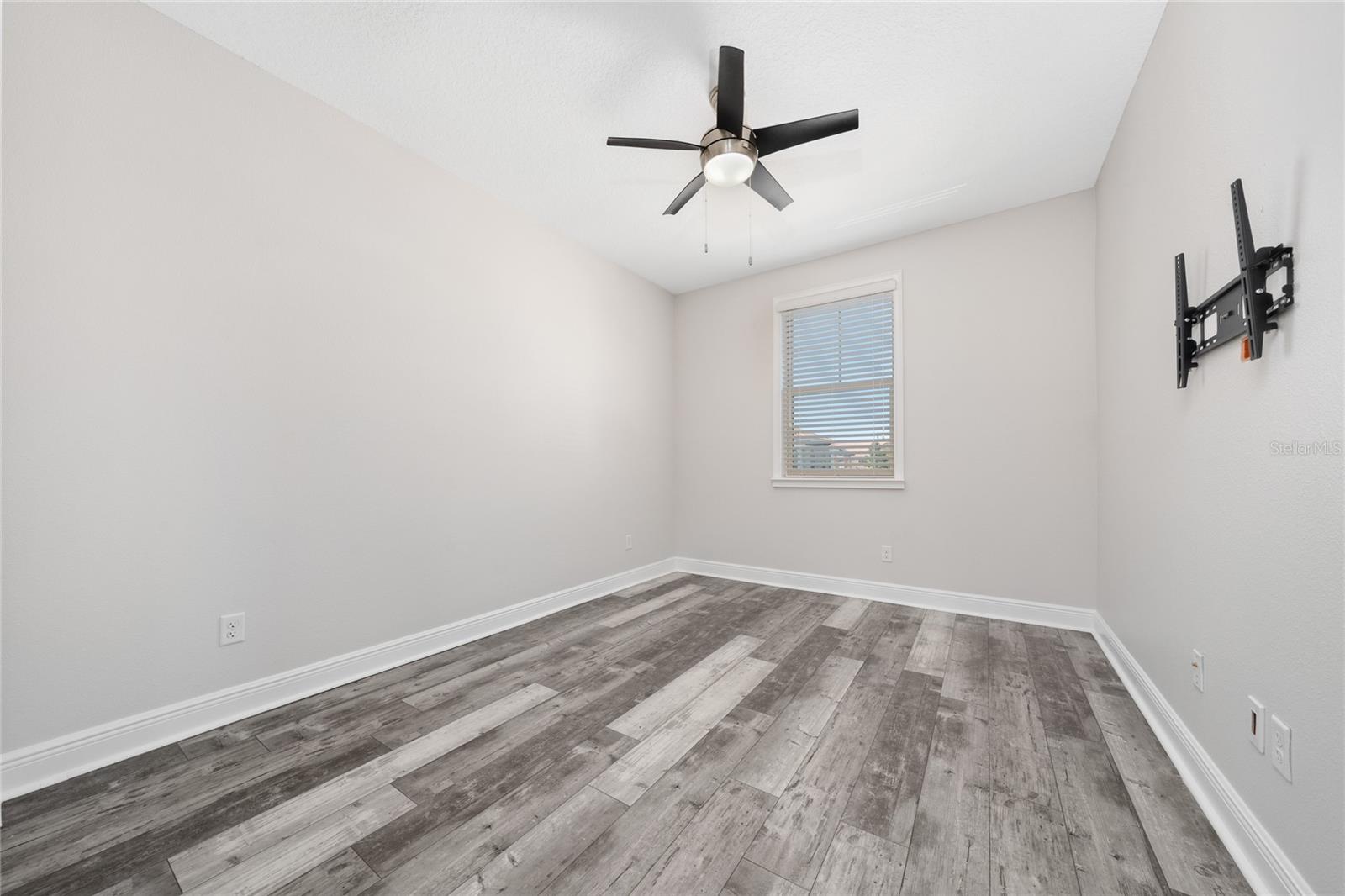 EAGLE CRK VILLAGE L PH 3A - Residential Lease