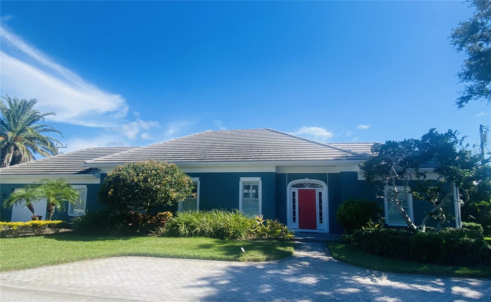 VENICE ISLAND --> 1 MONTH MININUM RENTAL <-- Exquisite English-Style Vacation Home Plus Casita, PRIVATE COURT AREA WITH POOL - Just Steps from the Beach. AVAILABLE **DEC, **JAN, **FEB, and **APR. Call now book in advance.
Welcome to your private 5-star retreat on world-renowned Venice Island, Florida, just one block from gated beach access to the sparkling Gulf of Mexico. This beautifully appointed English-style home with a separate casita offers over 3,200 sq ft of comfort, privacy, and charm in one of the most sought-after locations on the island.
Designed for relaxation and entertaining, this 3 bedroom, 3 bath home wraps around a very private screen enclosed pool area, creating a peaceful, private courtyard. Surrounded by lush tropical gardens and tranquil spaces, it’s your own slice of paradise, perfect for families, couples, or group getaways.
What You’ll Love:
• Steps to the beach via private gated access,
• Fully furnished and equipped—including Wi-Fi, beach towels, and chairs,
• Separate casita for added privacy and flexibility,
• Heated pool in a serene garden courtyard,
• Light-filled interior with high ceilings, large windows, and sliding glass doors,
• Spacious floor plan with living room, formal dining, family room, office, and laundry,
• Entertainment-ready with flat-screen TVs in the family room and primary bedroom,
• Room for everyone with garage and 3 additional parking spaces,
Start your mornings with breakfast by the pool, and spend your days exploring all that VENICE ISLAND has to offer. Walk or take a short drive to charming Downtown for restaurants, cafés, organic smoothie spots, live music, karaoke nights, and boutique shopping. Outdoor adventures abound, tennis, boating, kayaking, fishing, and dozens of golf courses nearby.
Whether you’re here for a weekend or an extended stay, this home is designed for unforgettable memories. The on-call property manager is happy to assist with local dining recommendations and day trip ideas to help you make the most of your time.
Single-story English-style home with private beach access, pool, casita(separate suite), and unbeatable Venice Island location perfect for your next vacation or special gathering. Schedule your stay today!