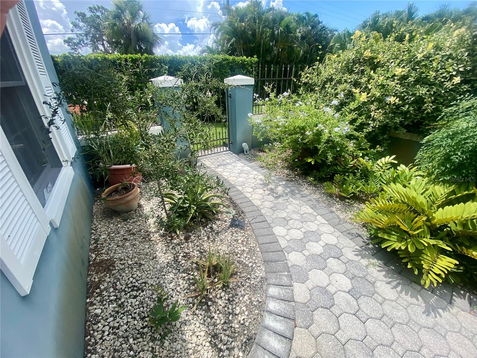 GULF MANOR - Residential Lease