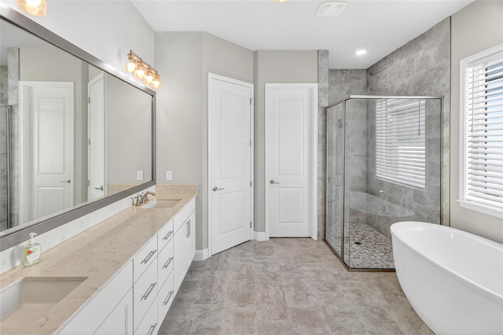 OAKMONT PH 2 PB 32 PG 30 - Residential