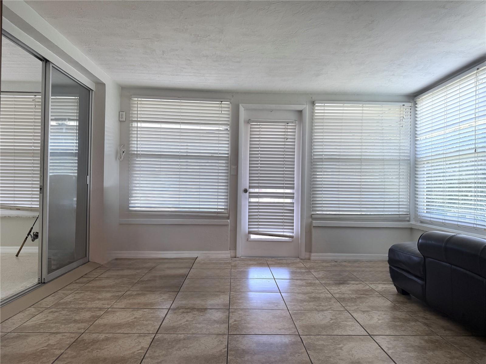 FLOR A MAR - Residential Lease